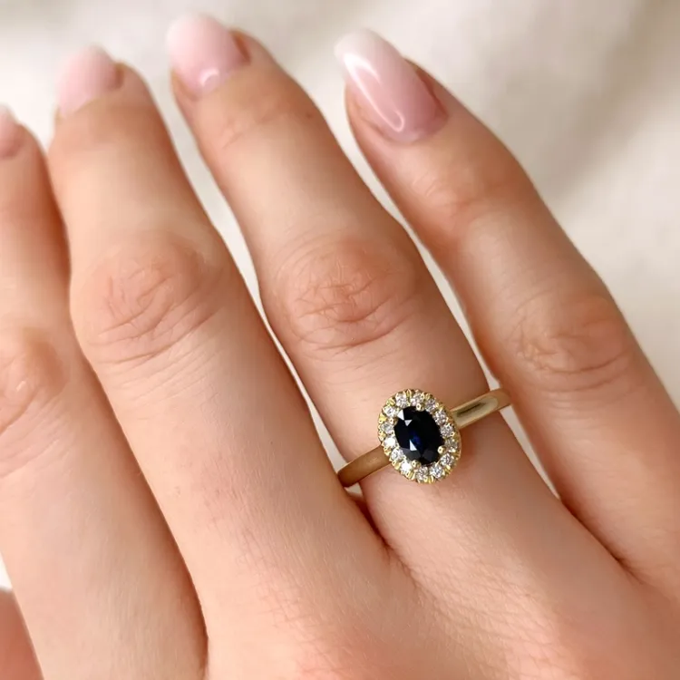 Safir rosettring i 14 karat gull 0,12 ct 0,65 ct