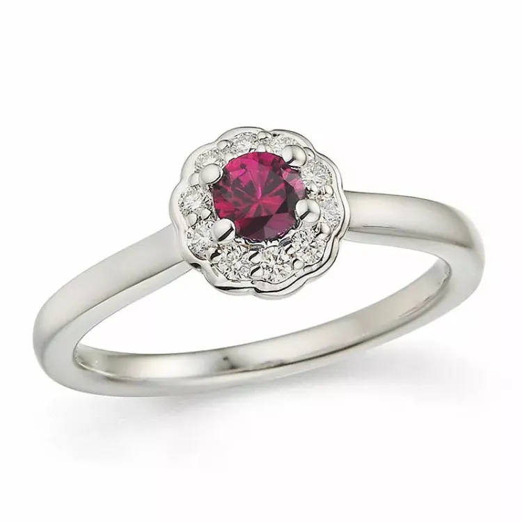 rubin ring i 14 karat hvitt gull 0,14 ct 