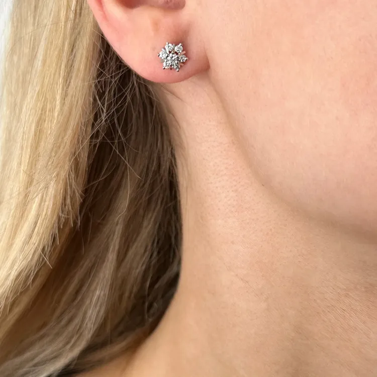 stjerne diamant ørestikker i 14 karat hvitt gull med diamant 