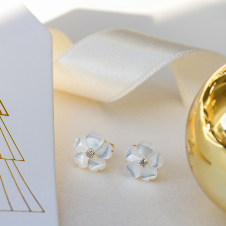blomst øredobber i 9 karat gull med zirkon og perlemors - Gold Collection