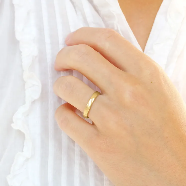 4 og 3 mm gifteringer i 9 karat gull - par