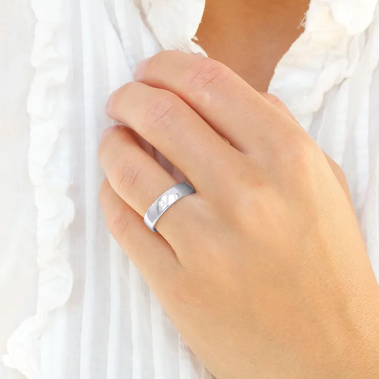 5 mm gifteringer i 9 karat hvitt gull 0,03 ct - par