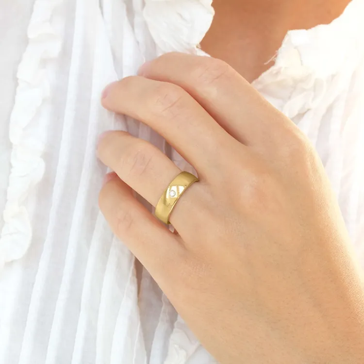 6 mm gifteringer i 9 karat gull 0,03 ct - par