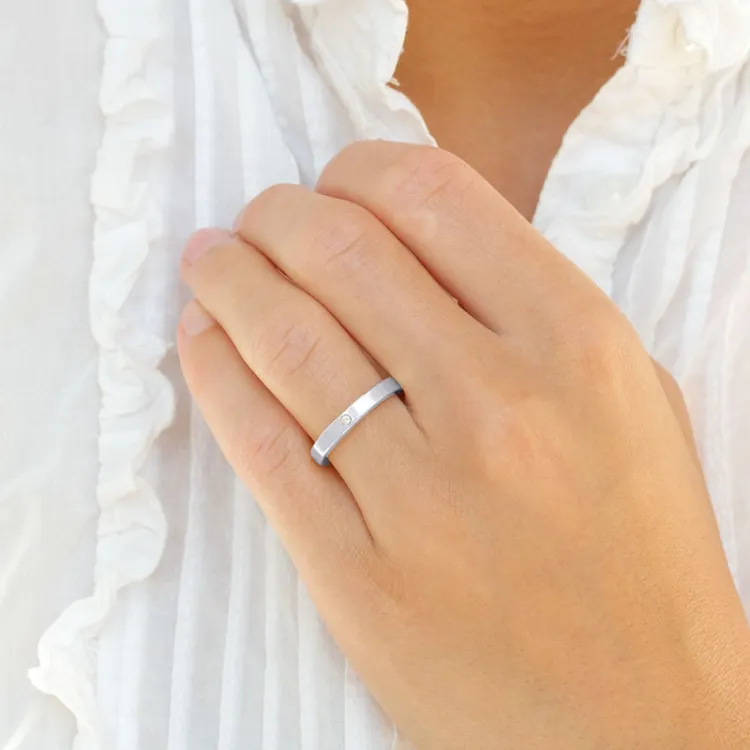 3 mm giftering i 9 karat hvitt gull 0,02 ct