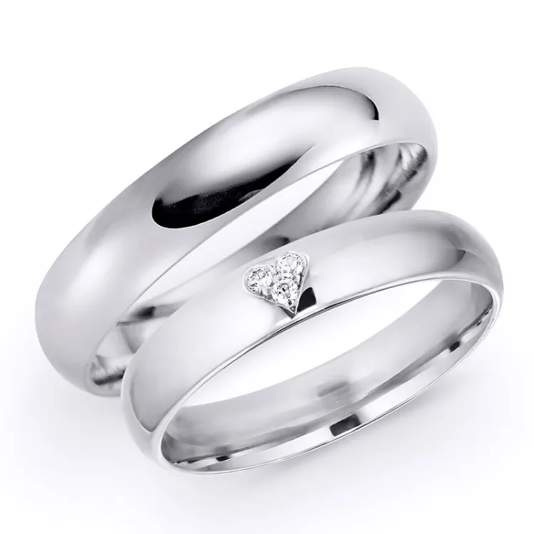 4 mm gifteringer i 14 karat hvitt gull 0,03 ct - par