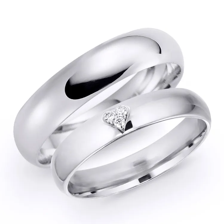 5 og 4 mm gifteringer i 9 karat hvitt gull 0,03 ct - par