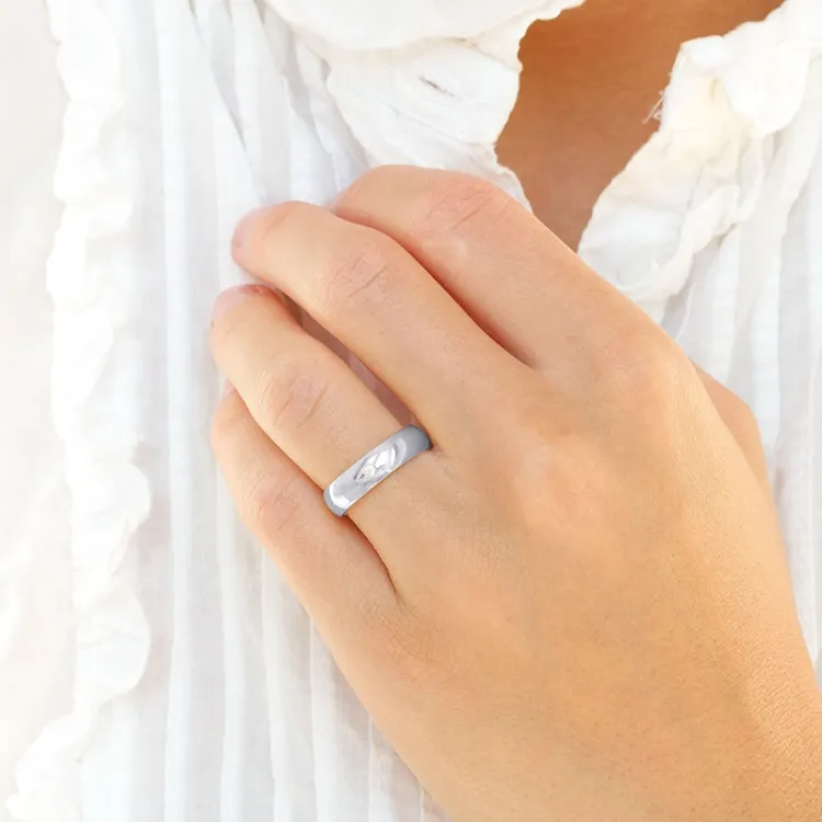 5 mm gifteringer i 9 karat hvitt gull 0,03 ct - par