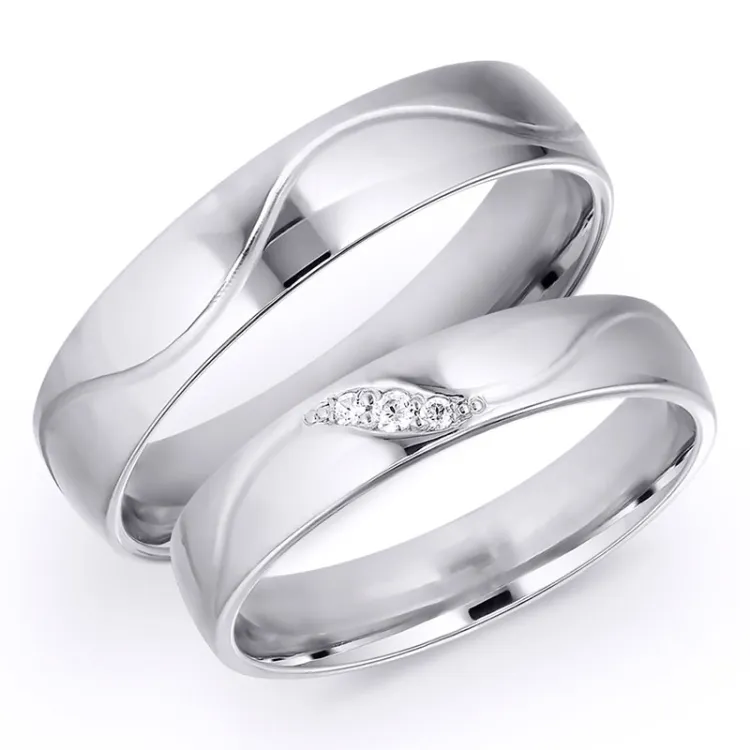 5 og 4 mm diamant gifteringer i 14 karat hvitt gull 0,008 ct og 0,015 ct - par
