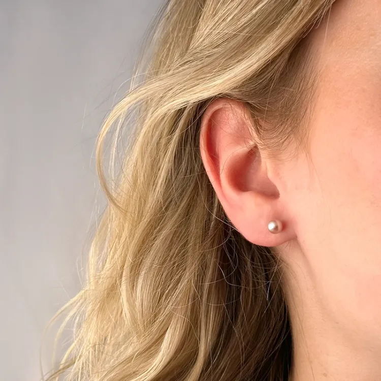 5,5 mm rosa perleøredobb i 9 karat gull