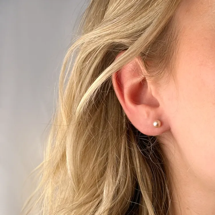 5 mm rosa perleøredobb i 14 karat gull