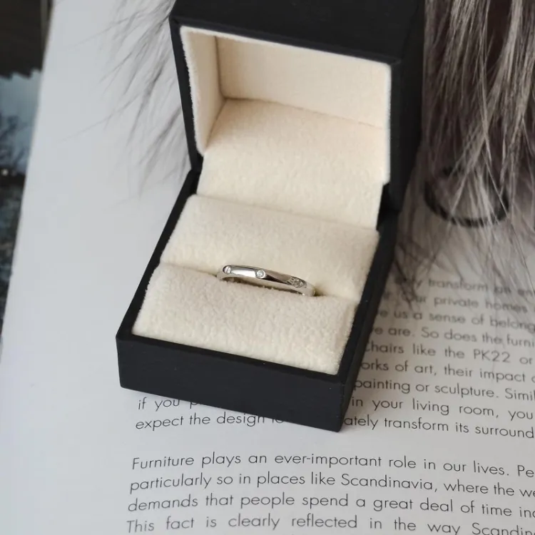 diamant ring i 9 karat hvitt gull 0,12 ct