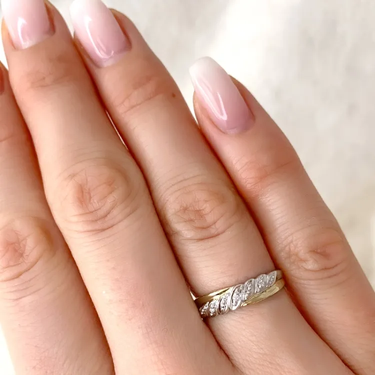 abstrakt diamant ring i 9 karat gull og hvitt gull 0,01 ct