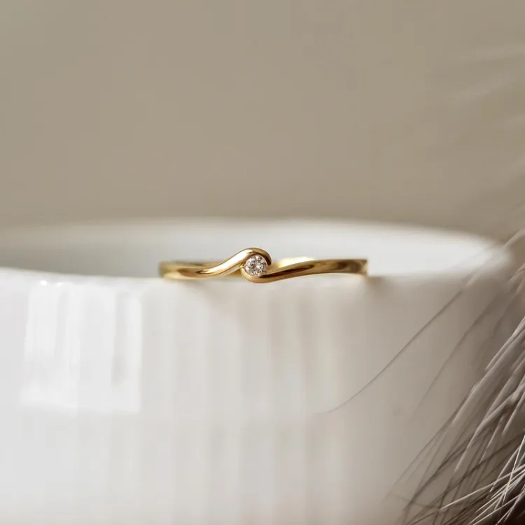 Diamant ring i 9 karat gull 0,02 ct