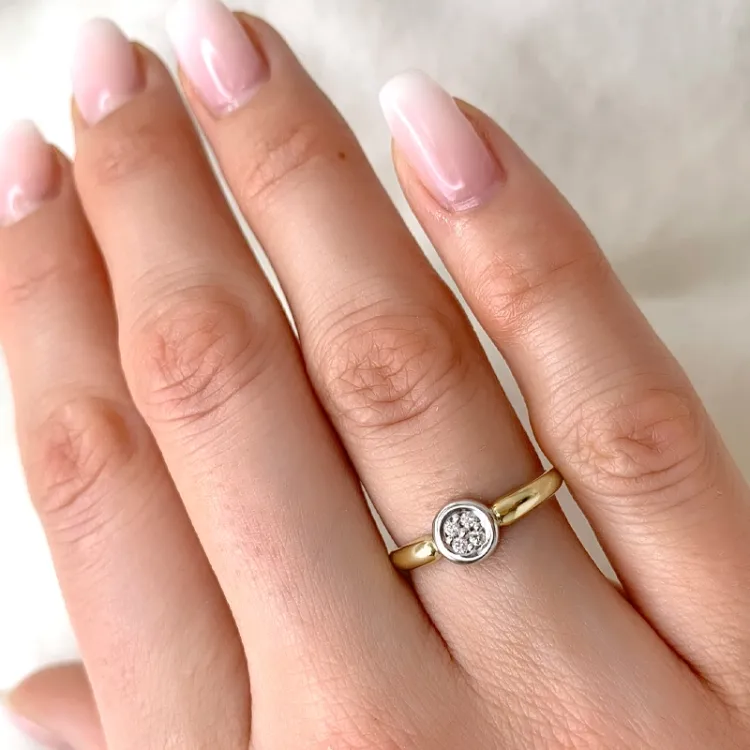 Diamant ring i 9 karat gull og hvitt gull 0,06 ct