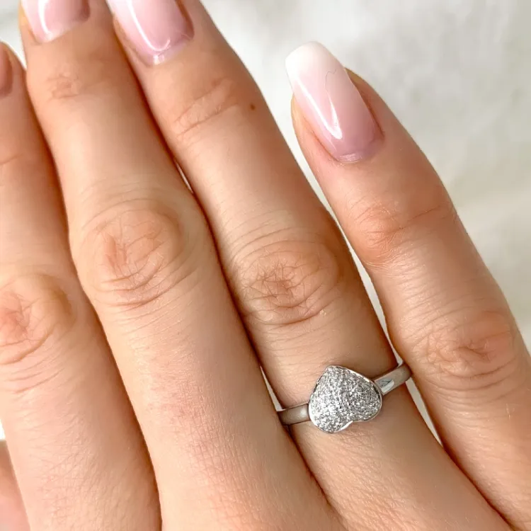 hjerte diamant hvittgullsring i 9 karat hvitt gull 0,09 ct