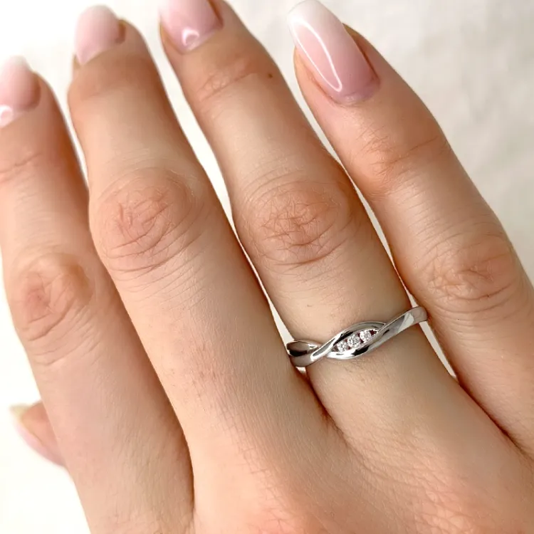 Diamantring i 9 karat hvitt gull 0,04 ct