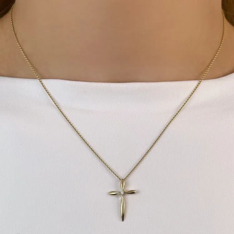 kors diamantanheng i 9 karat gull 0,02 ct