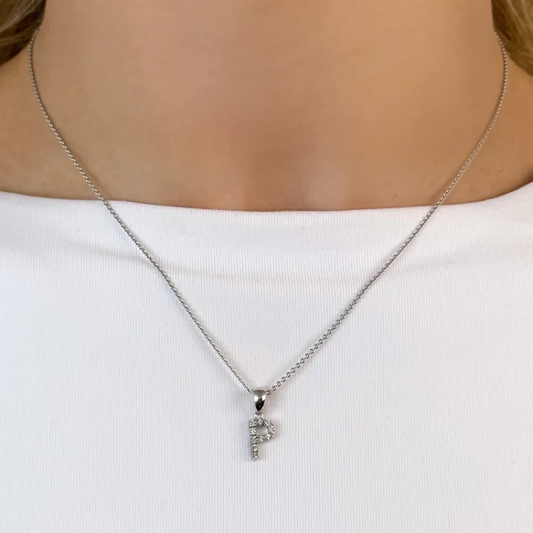 Bokstav p diamant anheng i 9 karat hvitt gull 0,06 ct