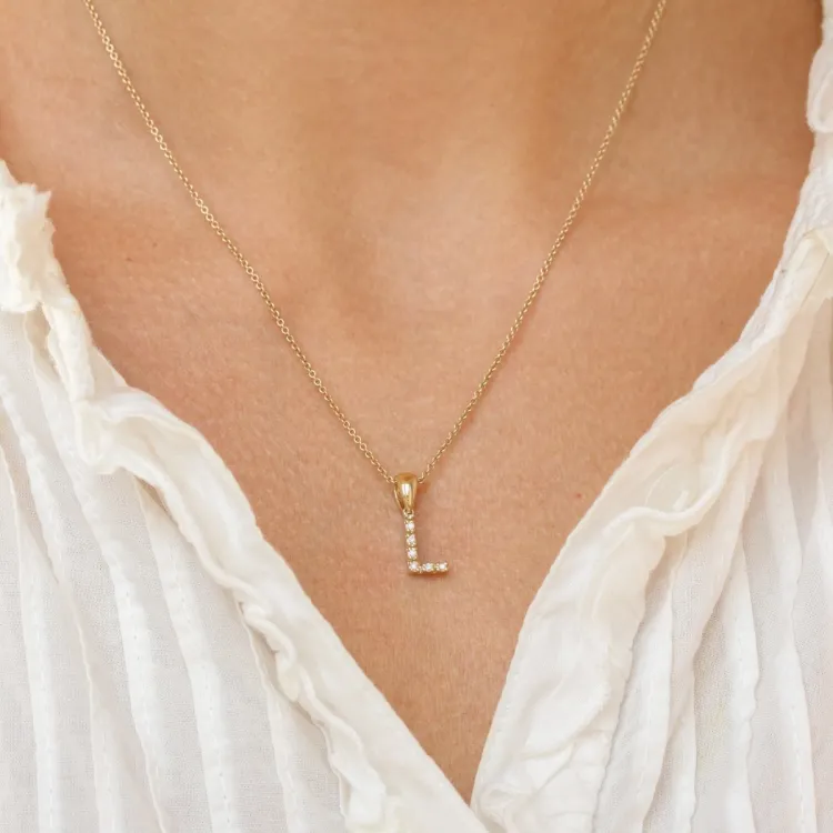 Bokstav l diamant anheng i 9 karat gull 0,03 ct