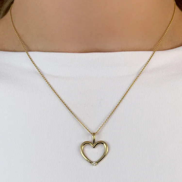 Hjerte anheng i 9 karat gull 0,02 ct