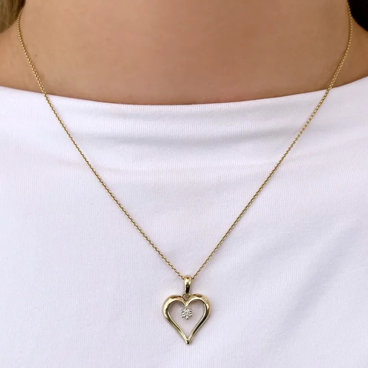 hjerte diamantanheng i 9 karat gull 0,08 ct