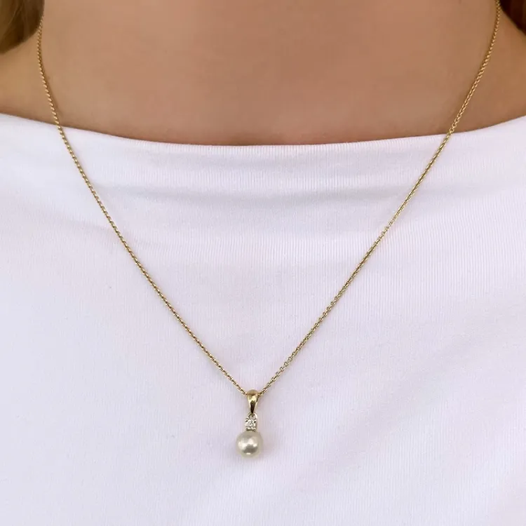 perle diamantanheng i 9 karat gull 0,05 ct