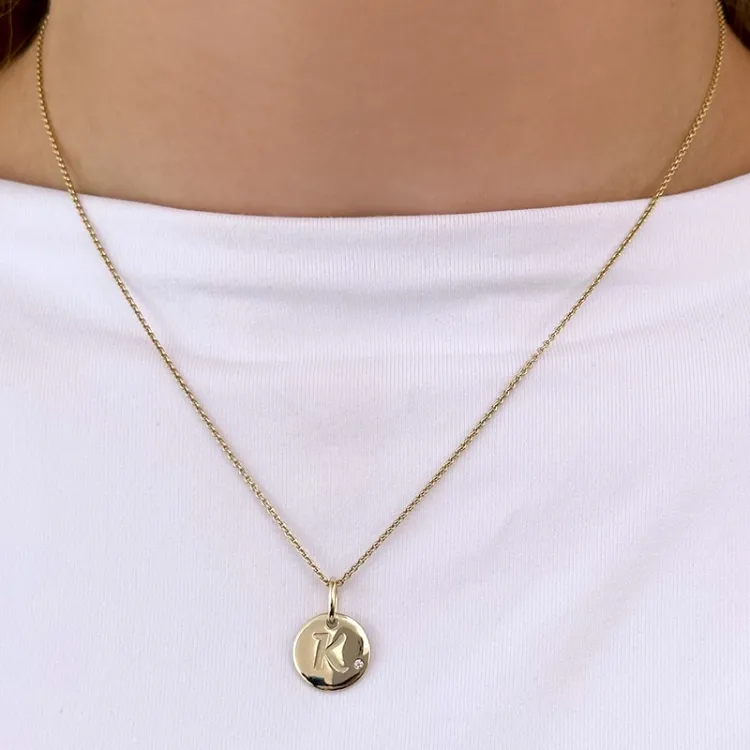 bokstav k diamantanheng i 9 karat gull 0,01 ct