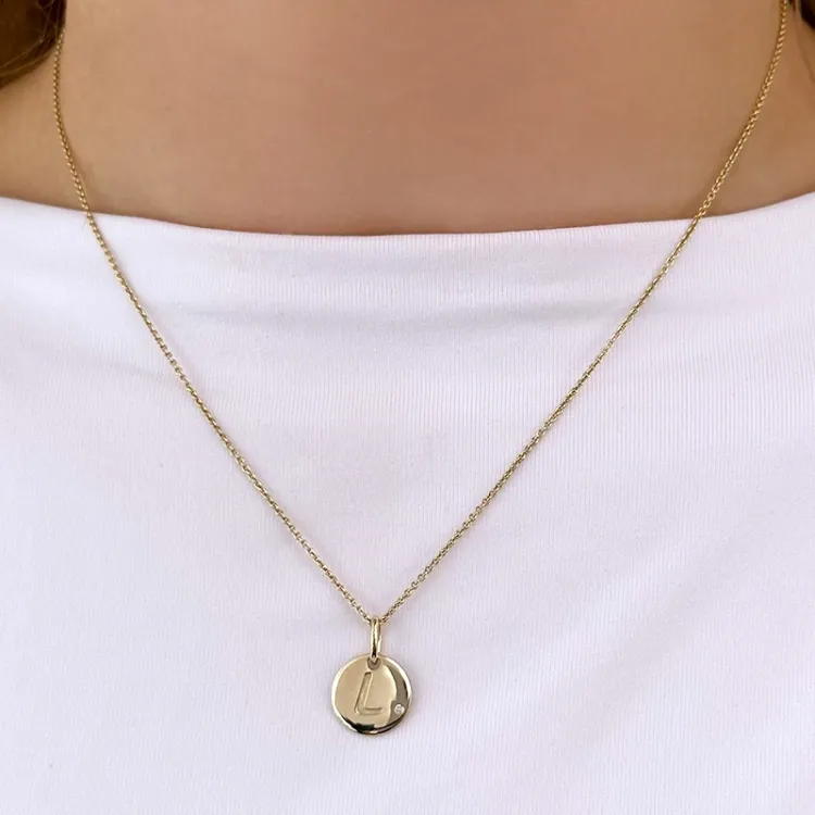 bokstav l diamant anheng i 9 karat gull 0,01 ct
