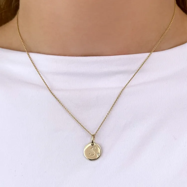 bokstav s diamant anheng i 9 karat gull 0,01 ct