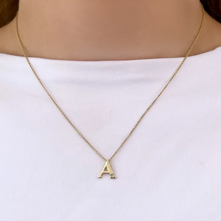 bokstav a diamant anheng i 9 karat gull 0,01 ct