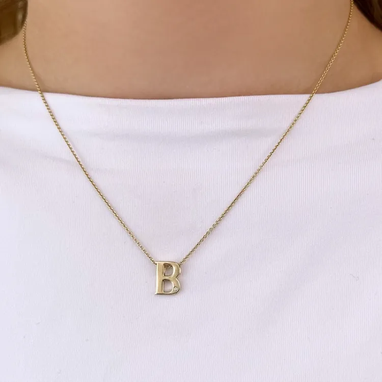 Bokstav b diamant anheng i 9 karat gull 0,01 ct
