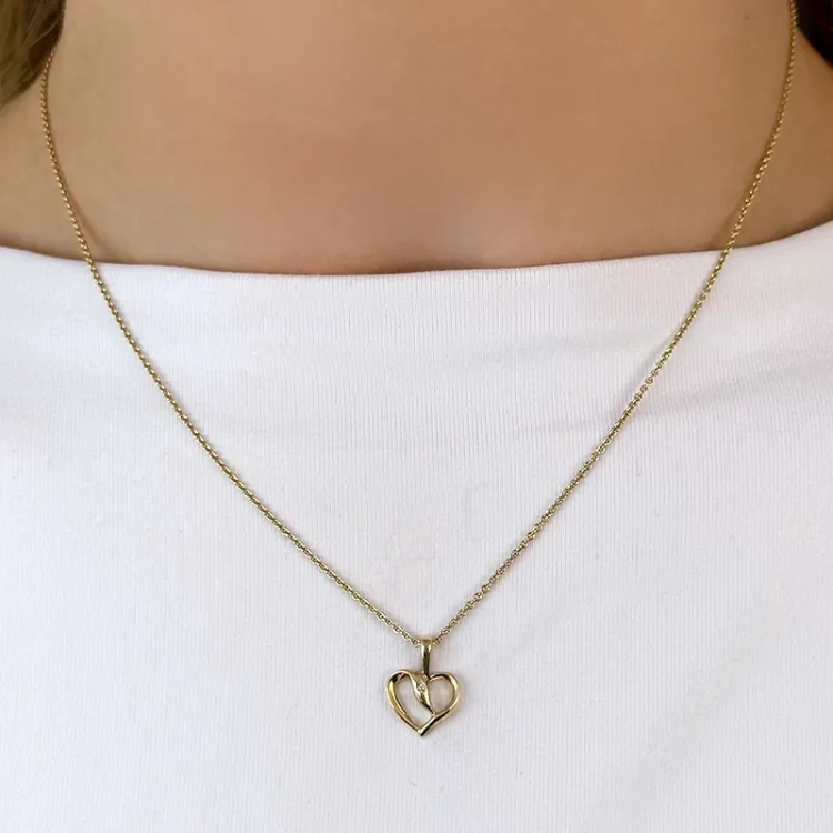 Hjerte anheng i 9 karat gull 0,008 ct