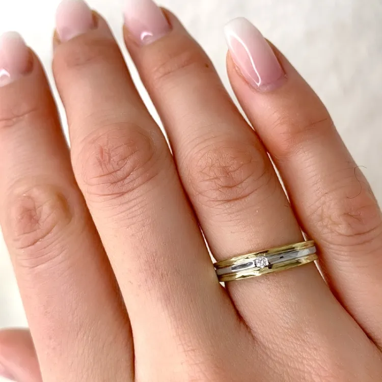 diamant ring i 9 karat gull og hvitt gull 0,02 ct