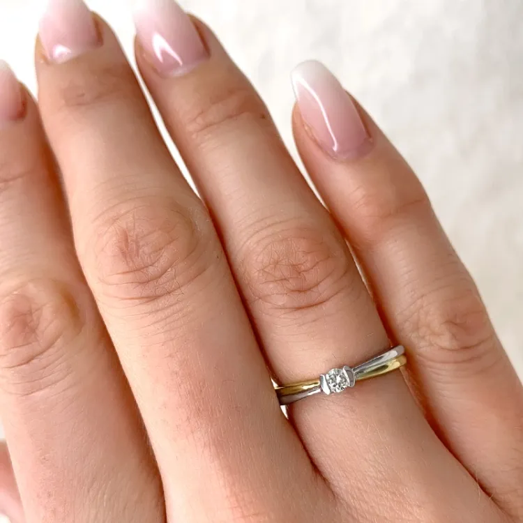 rund diamant ring i 9 karat gull og hvitt gull 0,10 ct