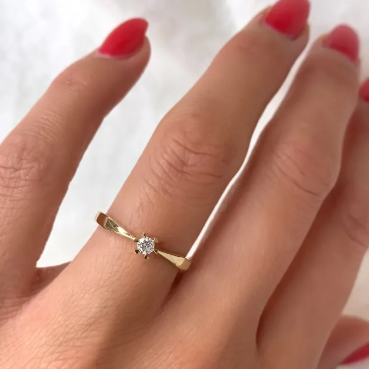 kampanje - diamant solitairering i 14 karat gull 0,09 ct