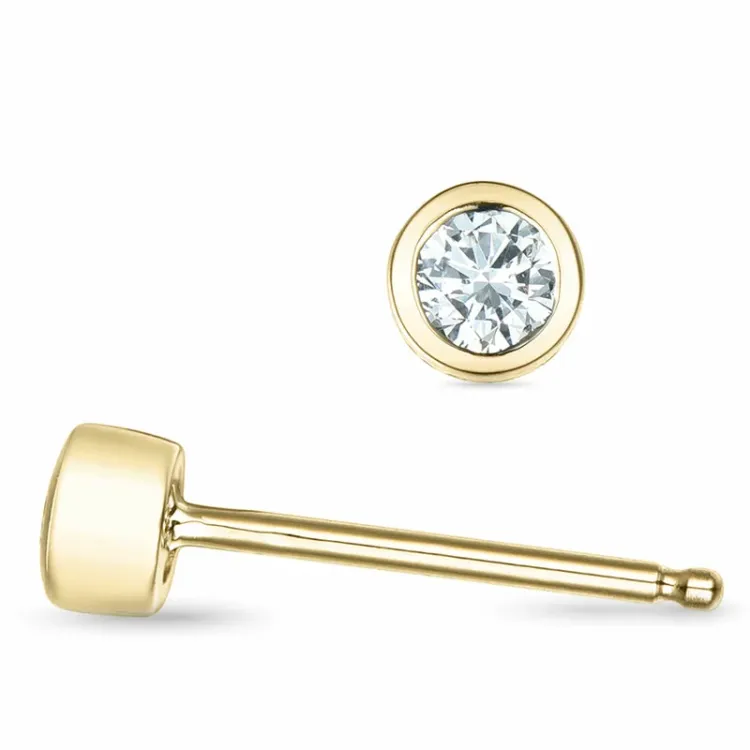 2 x 0,09 ct solitaireørepynt i 14 karat gull med diamant