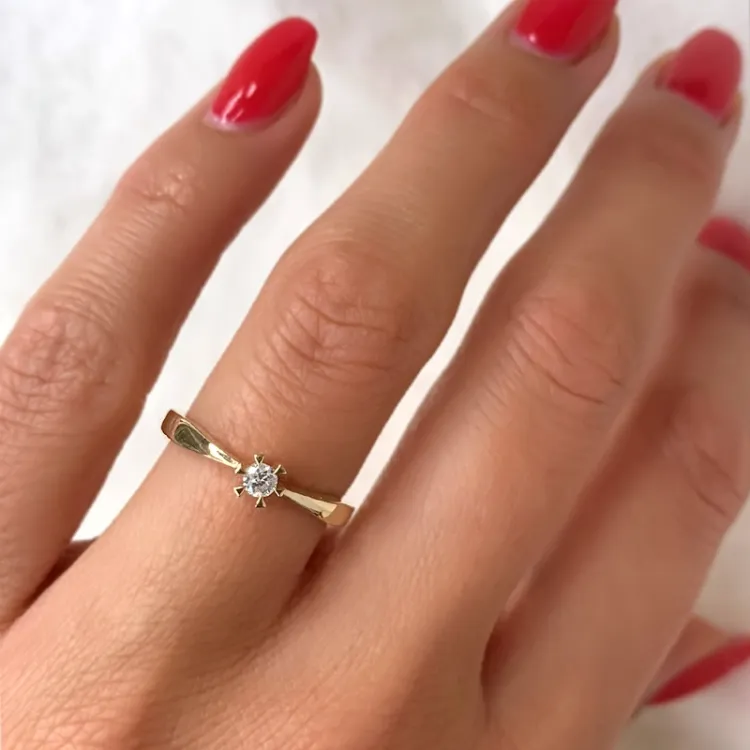 0,10 ct diamant solitairering i 14 karat gull 0,10 ct