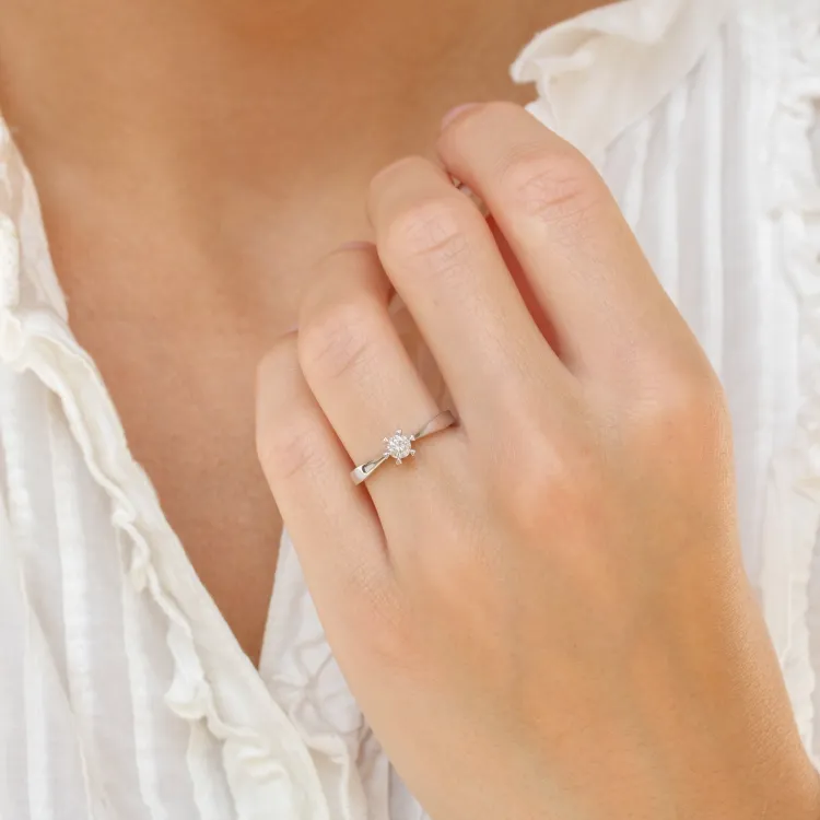 0,20 ct solitairering i 14 karat hvitt gull 0,20 ct