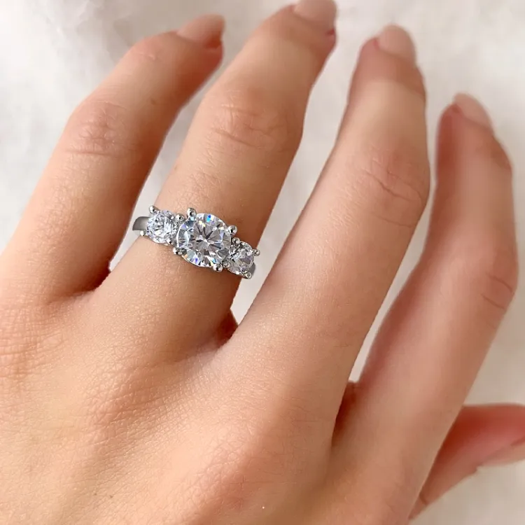 Stor hvit zirkon ring i sølv