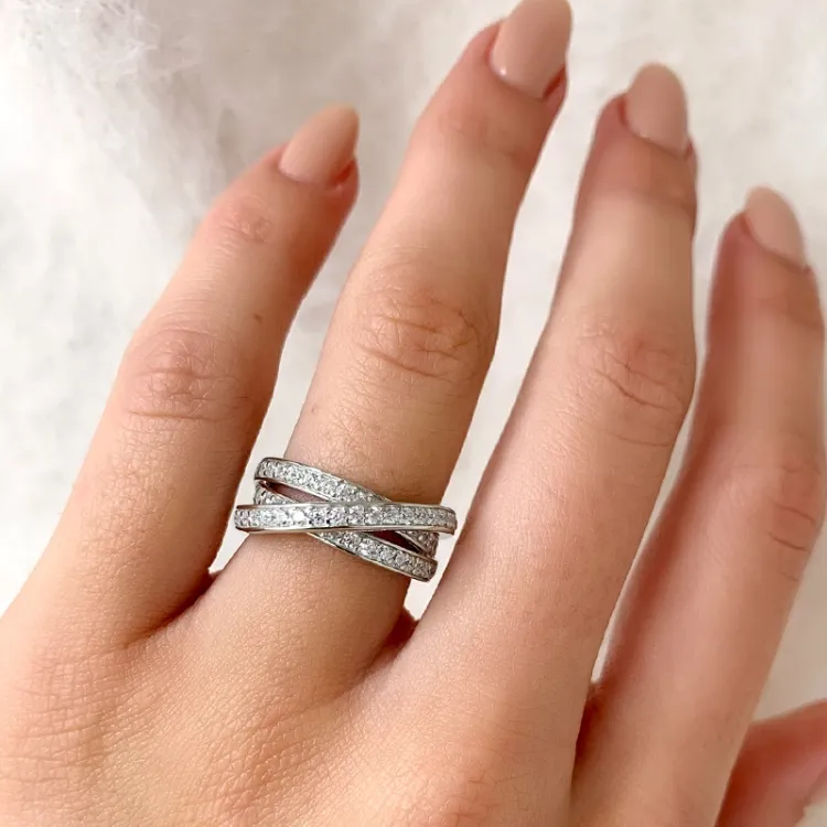 abstrakt hvit zirkon ring i sølv