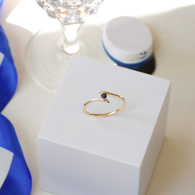 safir ring i 9 karat gull 0,10 ct