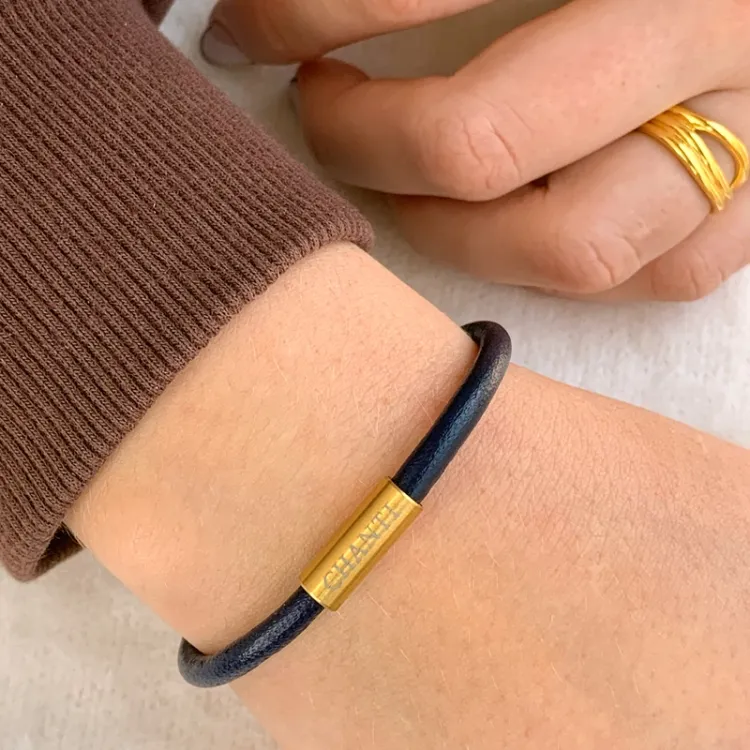 Flat svart armbånd i lær x 6 mm