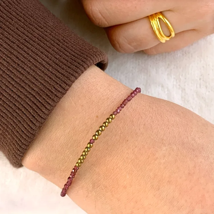 Stein armbånd med granat og hematite.