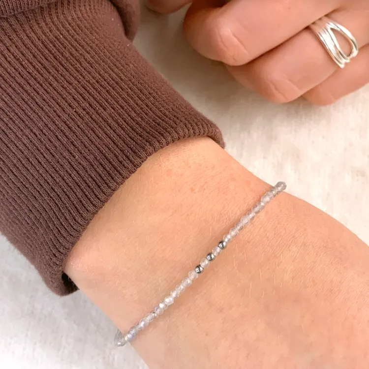 stein armbånd med labradoritt og 3 hematite - Loom Stones