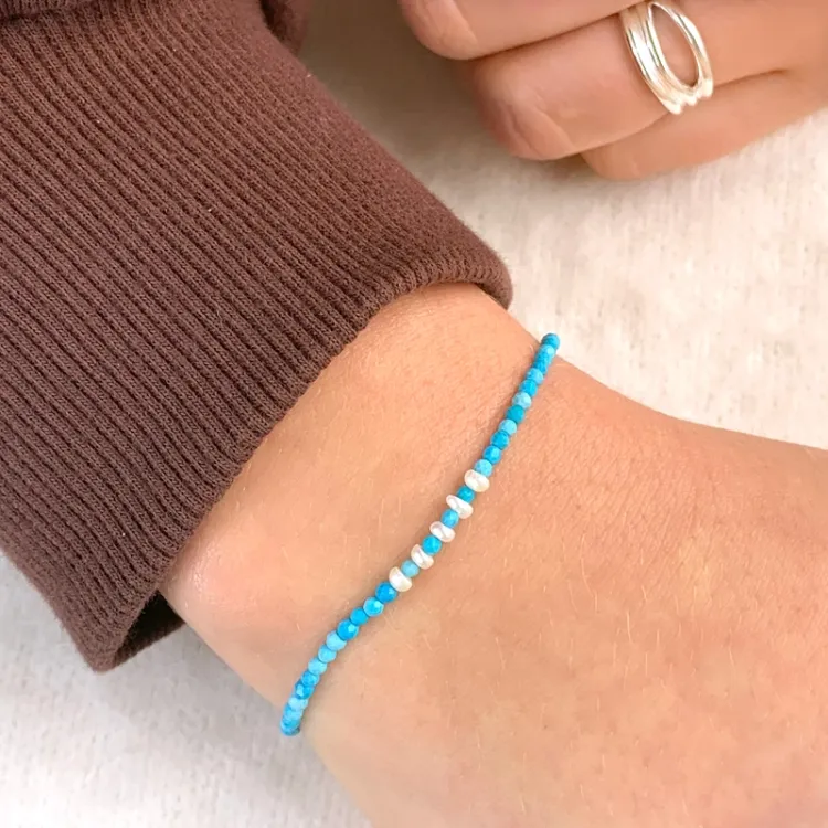 stein perlearmbånd med syntetisk turkis og ferskvannsperle - Loom Stones