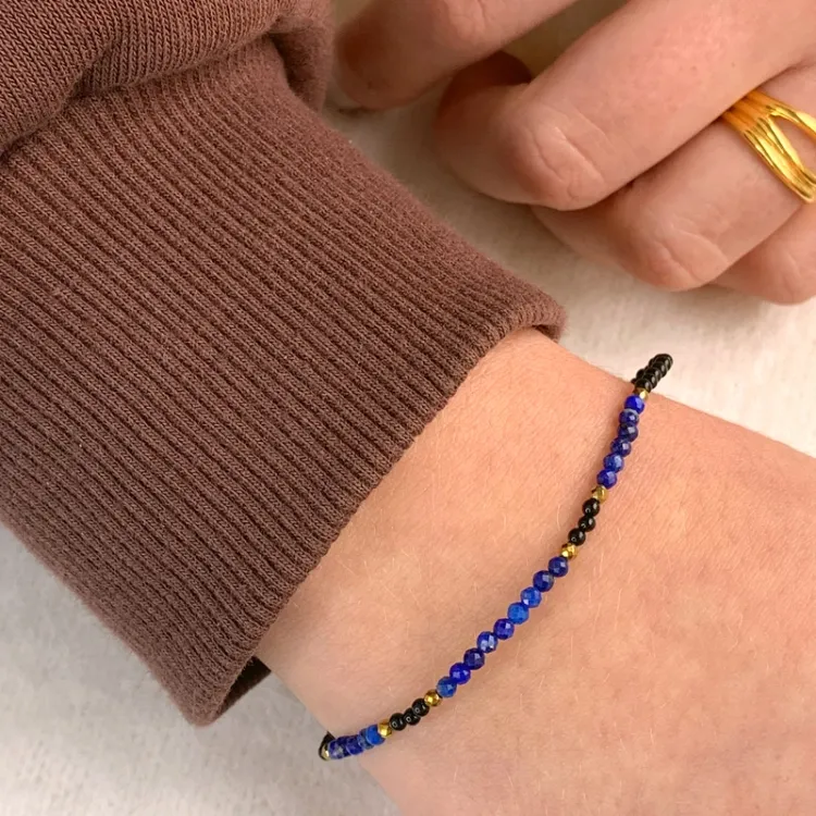 svart armbånd med onyks og lapis og 6 hematite - Loom Stones