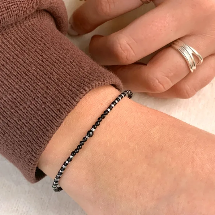 stein armbånd med onyks og hematite - Loom Stones