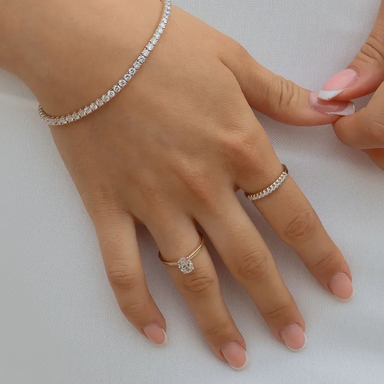 oval lab grown diamant solitairering i 14 karat gull 1,0 ct