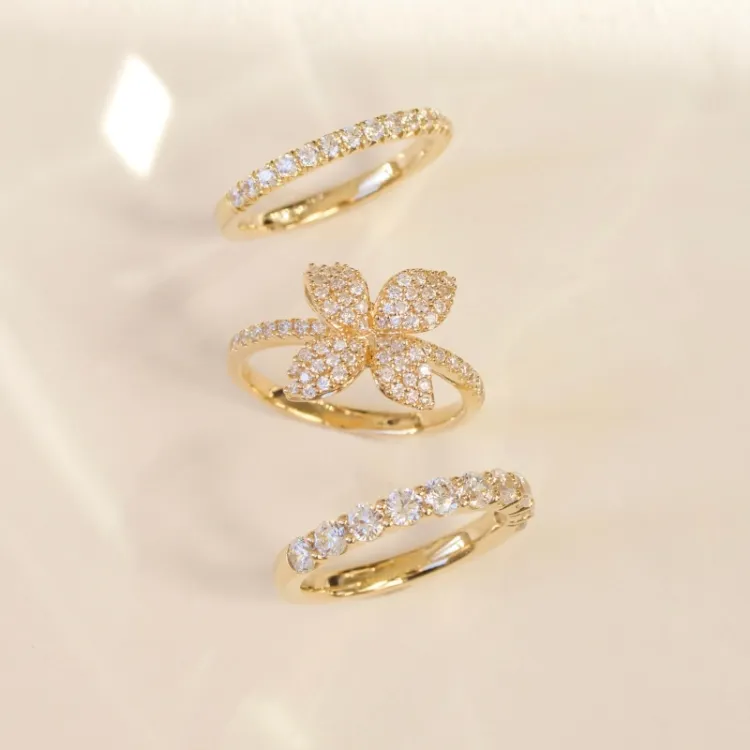 blomst lab grown diamant ring i 14 karat gull 0,44 ct