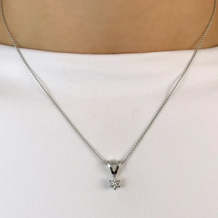 0,20 ct lab grown diamant anheng i 14 karat hvitt gull